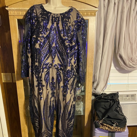 Custom jumpsuit with satin detachable skirt - Picture 6 of 9